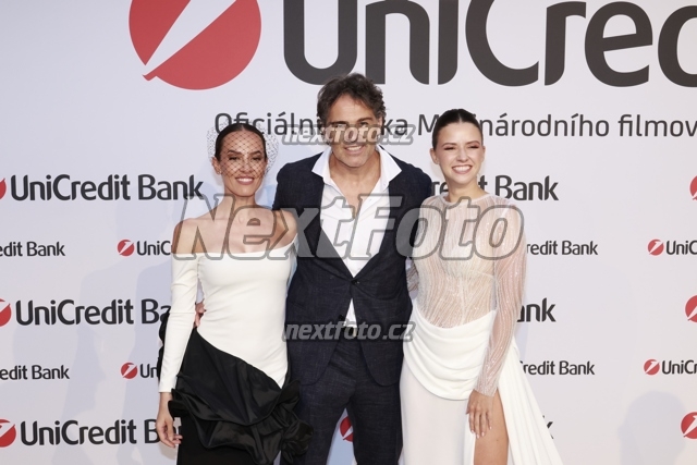 0096 Jaromir Jagr Dominika Branisova Zuzana Lesak Cerna.JPG