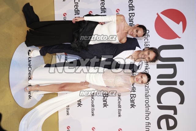 0104 Jaromir Jagr Dominika Branisova Zuzana Lesak Cerna.JPG