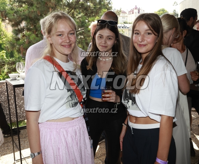 0660 Lucie Fingerhutova Nikola Kylarova Kamila Brichacova.JPG