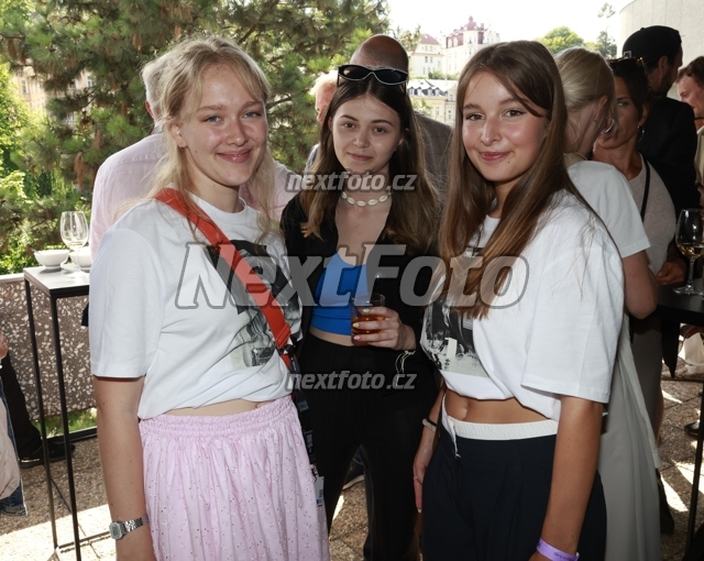 0661 Lucie Fingerhutova Nikola Kylarova Kamila Brichacova.JPG