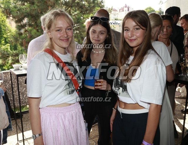 0662 Lucie Fingerhutova Nikola Kylarova Kamila Brichacova.JPG