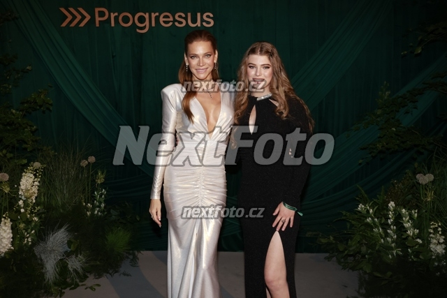 1409 Andrea Veresova Vanessa Volopichova.JPG