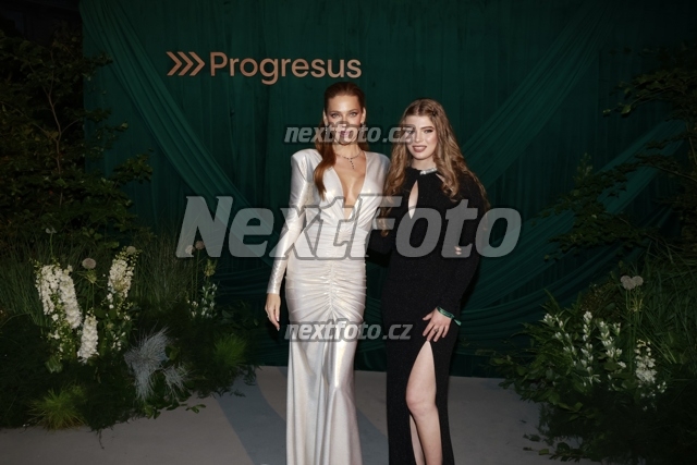 1412 Andrea Veresova Vanessa Volopichova.JPG