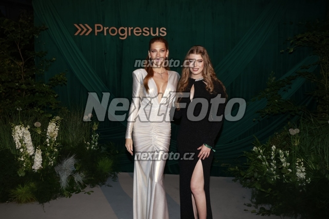 1414 Andrea Veresova Vanessa Volopichova.JPG