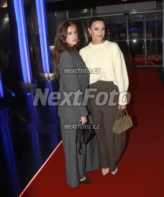 4266 Iva Kubelkova Karolina Jiraskova.JPG