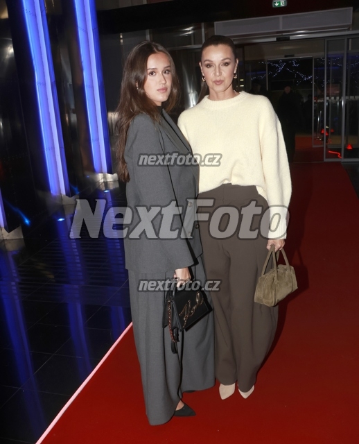 4270 Iva Kubelkova Karolina Jiraskova.JPG