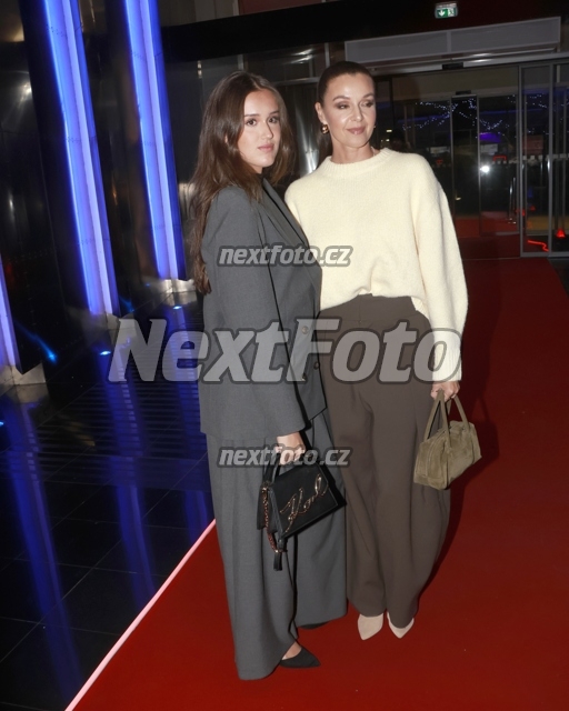 4272 Iva Kubelkova Karolina Jiraskova.JPG