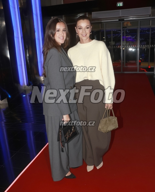 4279 Iva Kubelkova Karolina Jiraskova.JPG