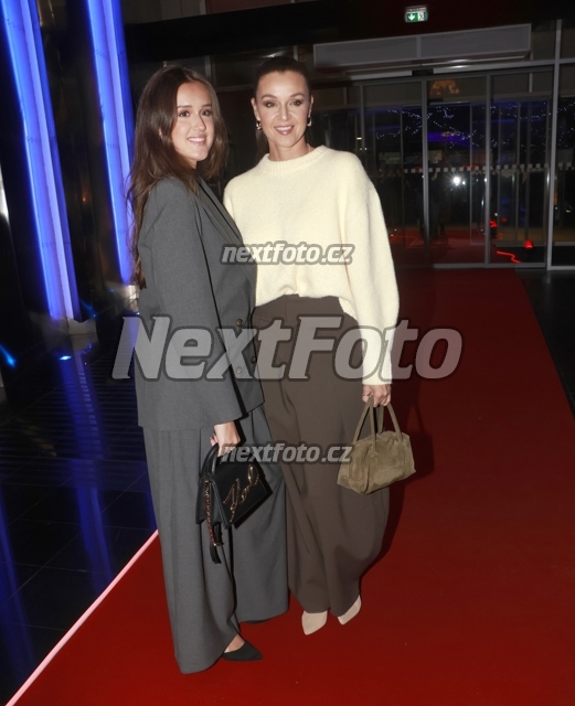 4282 Iva Kubelkova Karolina Jiraskova.JPG