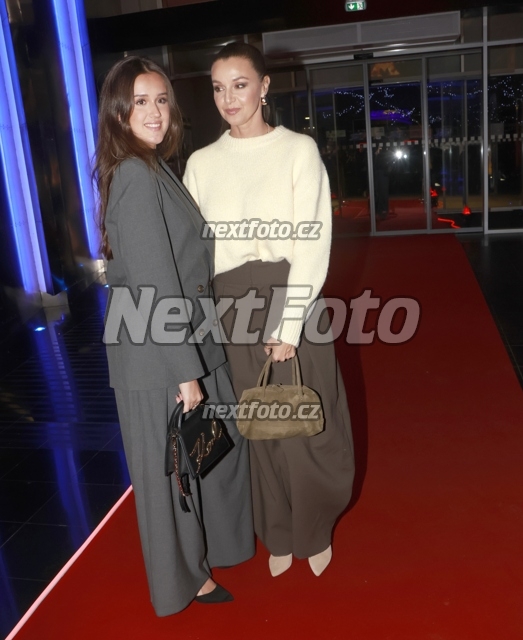 4284 Iva Kubelkova Karolina Jiraskova.JPG