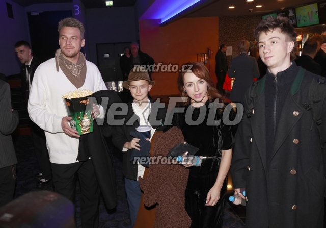 8270 Tatiana Vilhelmova Dykova Vojta Dyk Alois Dyk Cyril Cechak.JPG