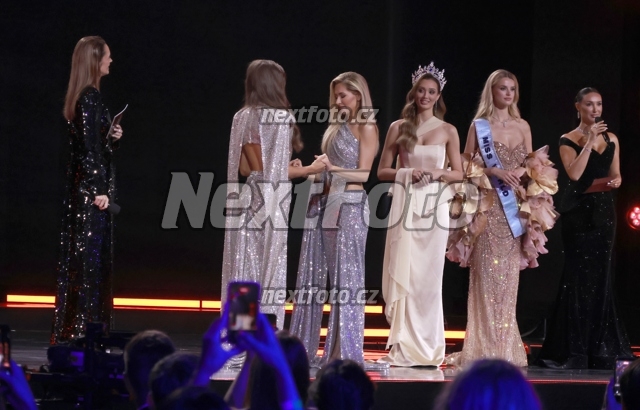 6503 Daniela Pisarovicova Linda Gorecka Krystyna Pyszkova Lucie Piskova Eliska Kukacova Tatana Makarenko.JPG