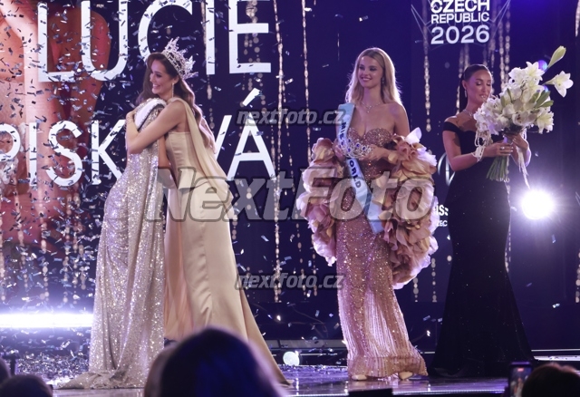6519 Lucie Piskova Linda Gorecka Krystyna Pyszkova.JPG