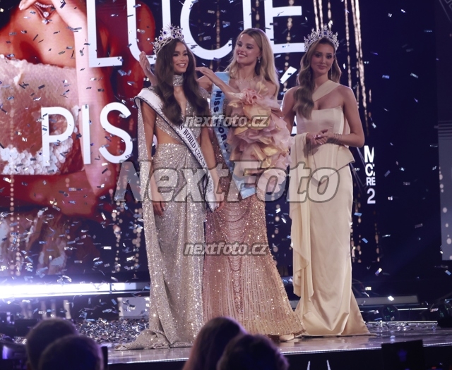 6535 Lucie Piskova Linda Gorecka Krystyna Pyszkova.JPG