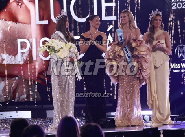 6557 Lucie Piskova Linda Gorecka Krystyna Pyszkova Tatana Makarenko.JPG