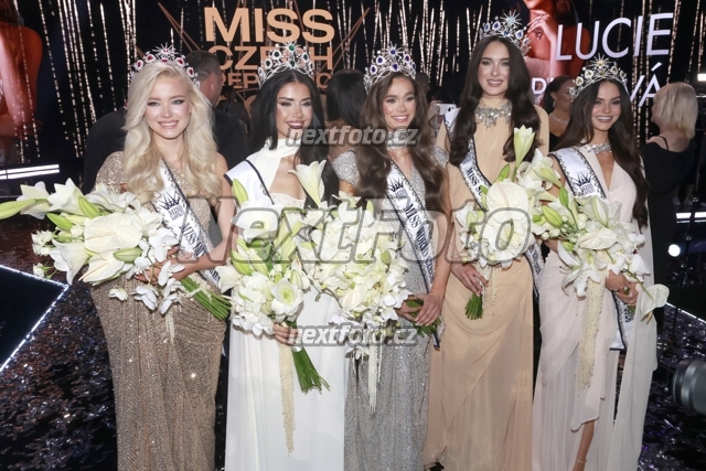 6615 Lucie Piskova Dominique Alagia Hana Dedkova Barbara Plintova Laura Anna Glozarova.JPG