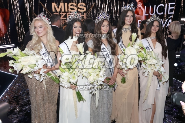 6618 Lucie Piskova Dominique Alagia Hana Dedkova Barbara Plintova Laura Anna Glozarova.JPG