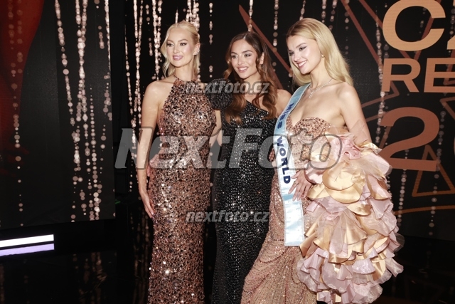 6805 Karolina Gorylova Krystyna Pyszkova Simona Prochazkova.JPG