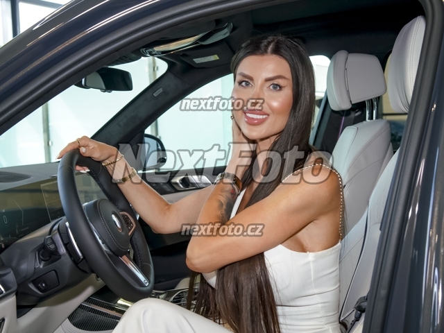 Lela Vémola převzala nový vůz BMW X7